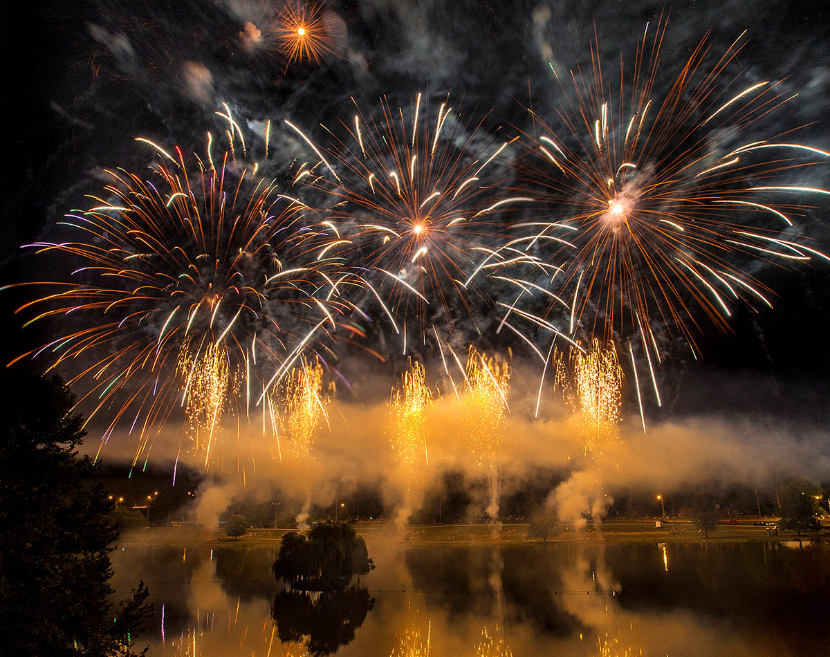 Fire Up The Night – International Competition Produced by Rozzi Fireworks